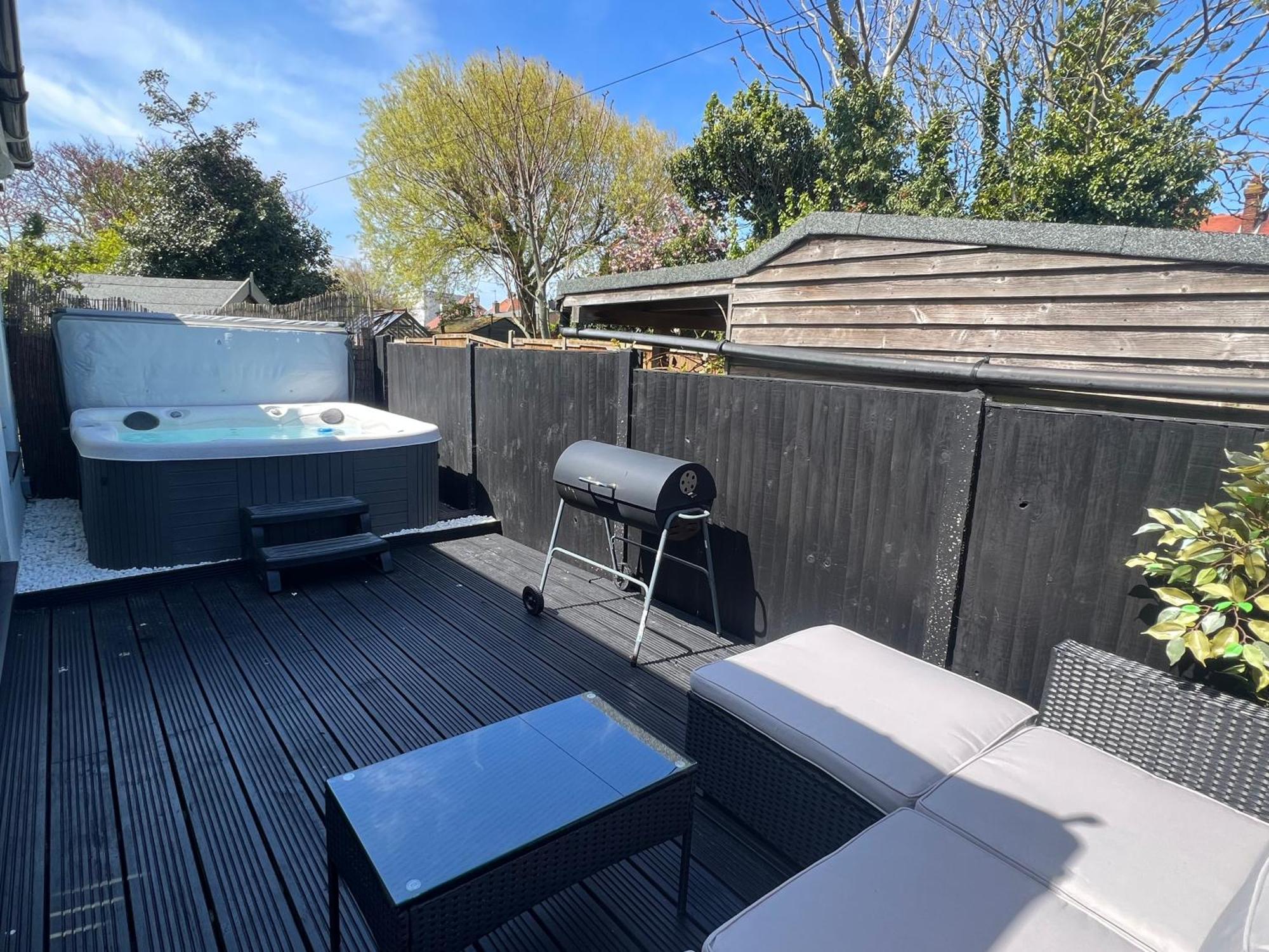 The Broadway Beach House With Hot Tub Herne Bay Exteriör bild