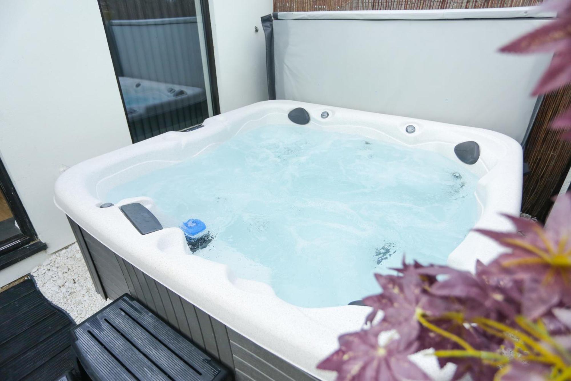 The Broadway Beach House With Hot Tub Herne Bay Exteriör bild
